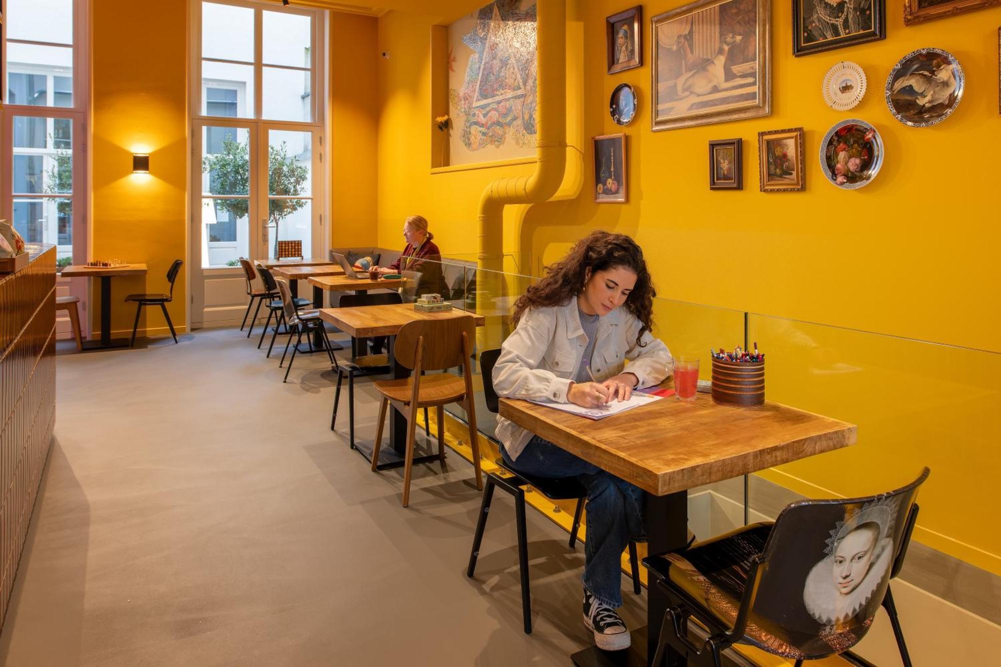 Stayokay Stadsdoelen Hostal *